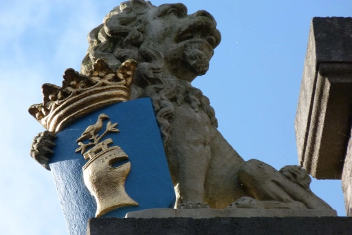 Leeuw met Helmond wapen